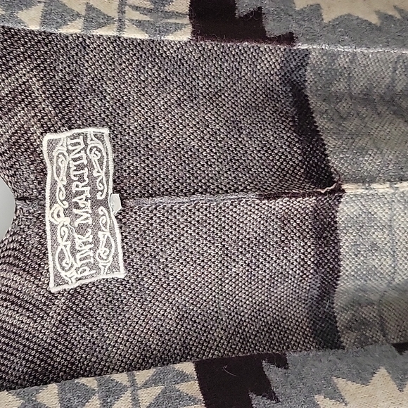 Pink Martini Woven Aztec Wrap Shawl - Size XS - Picture 5 of 8